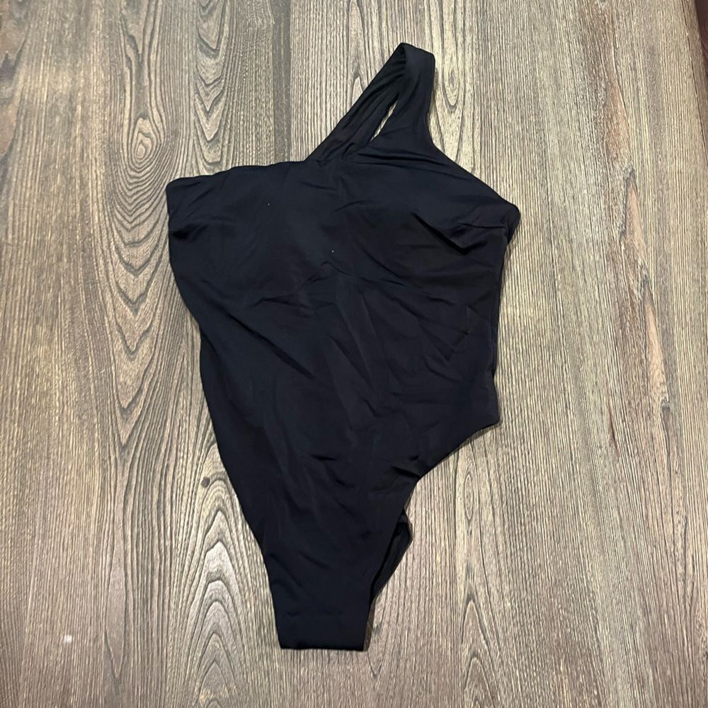 NWOT Victoria’s Secret Swim One Piece Swimsuit One Shoulder Padded Black XXL